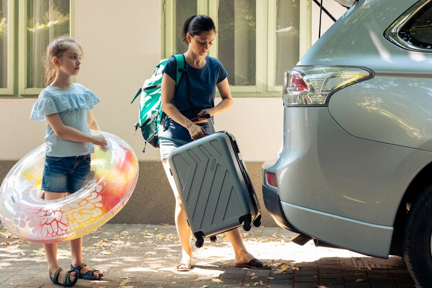 Podróżowanie z dziećmi – jak zaplanować bezstresowe wakacje?