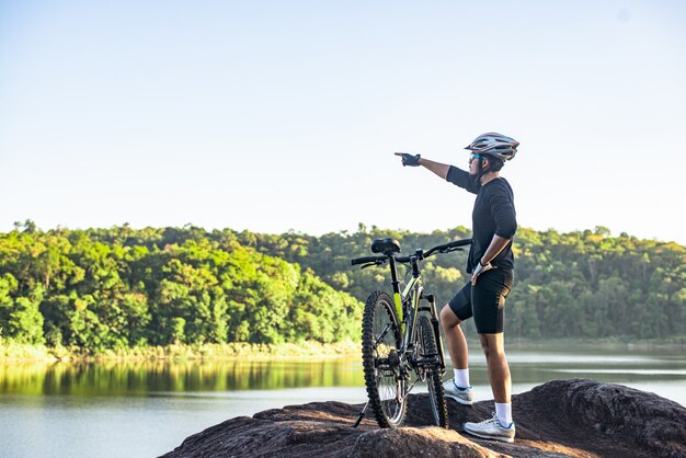 Podróże rowerowe: jak zaplanować idealną trasę i cieszyć się przygodą